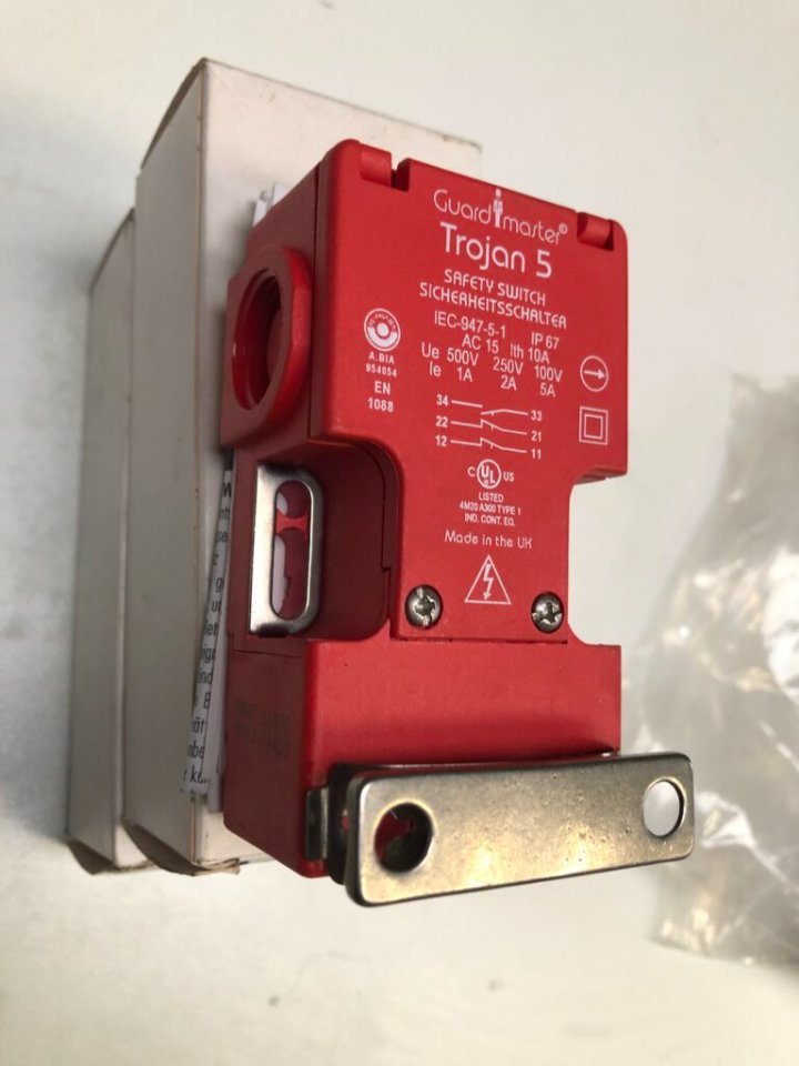 Guard Marten Trojan 5 . Safety Switch. 2 stuks