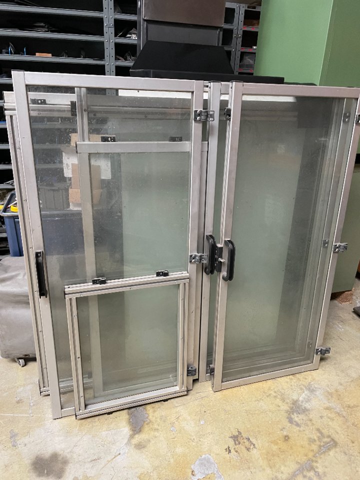 Hardglasramen met aluminium randen voor machine omkasting